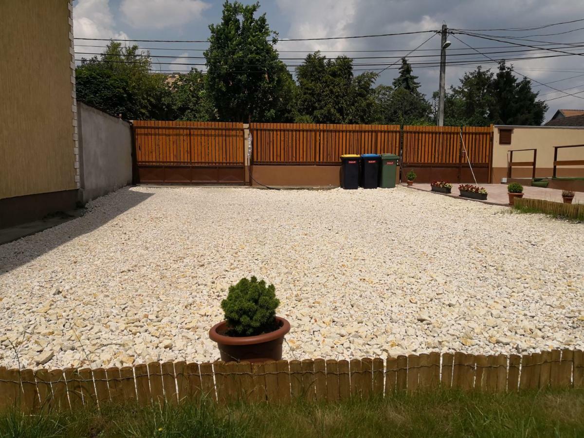 Green Garden Plus Apartman Budapest Luaran gambar